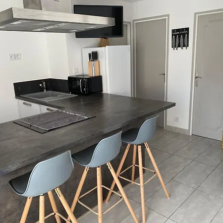 Appartement La Perle De à 100 Métres De La De Sable Fin Avec Piscine Et Parking Collioure
